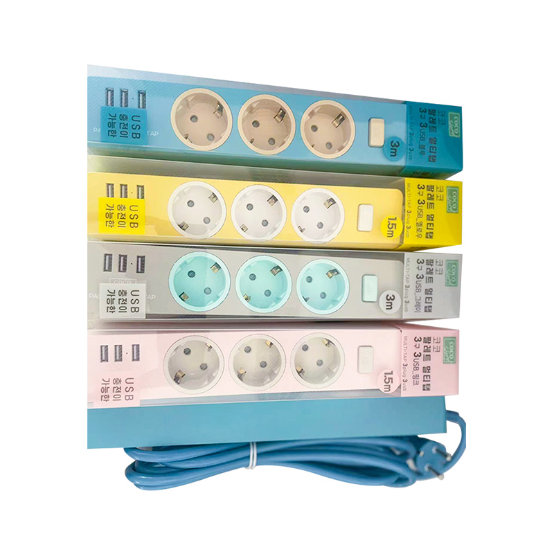Kleurrijke 3 verkooppunten KC Standard Socket met 3 USB -poorten en 1 Master Switch